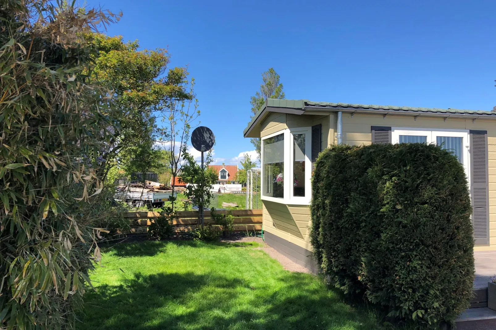 Recreatiepark Wiringherlant - Wiringher Chalet 1-Buitenkant zomer