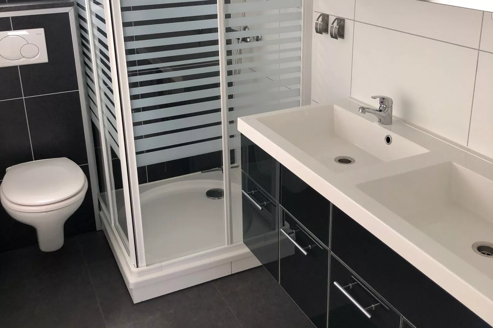 Recreatiepark Wiringherlant - Wiringher Chalet 94-Badkamer