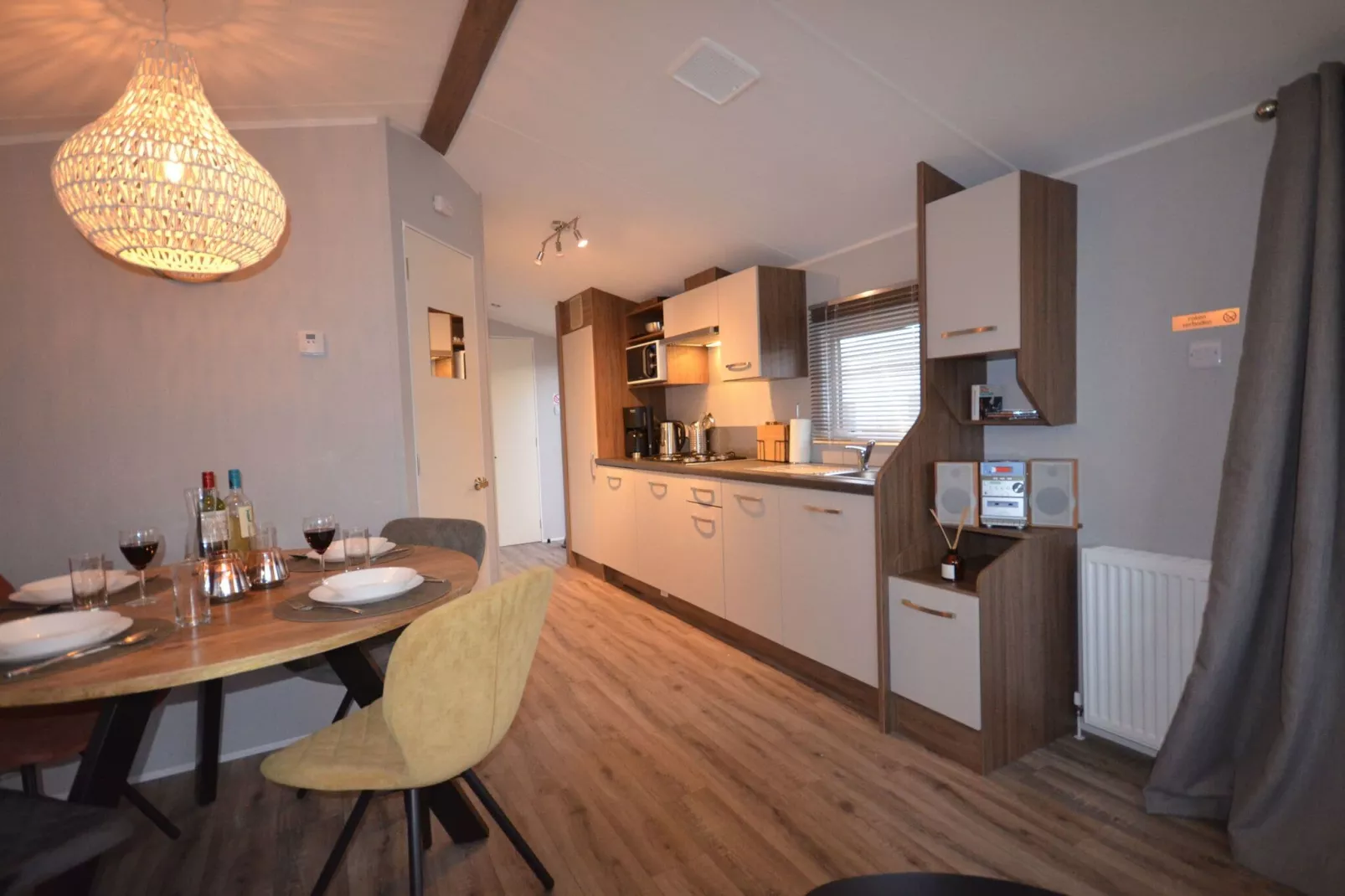 Recreatiepark Wiringherlant - Wiringher Chalet 83-Keuken