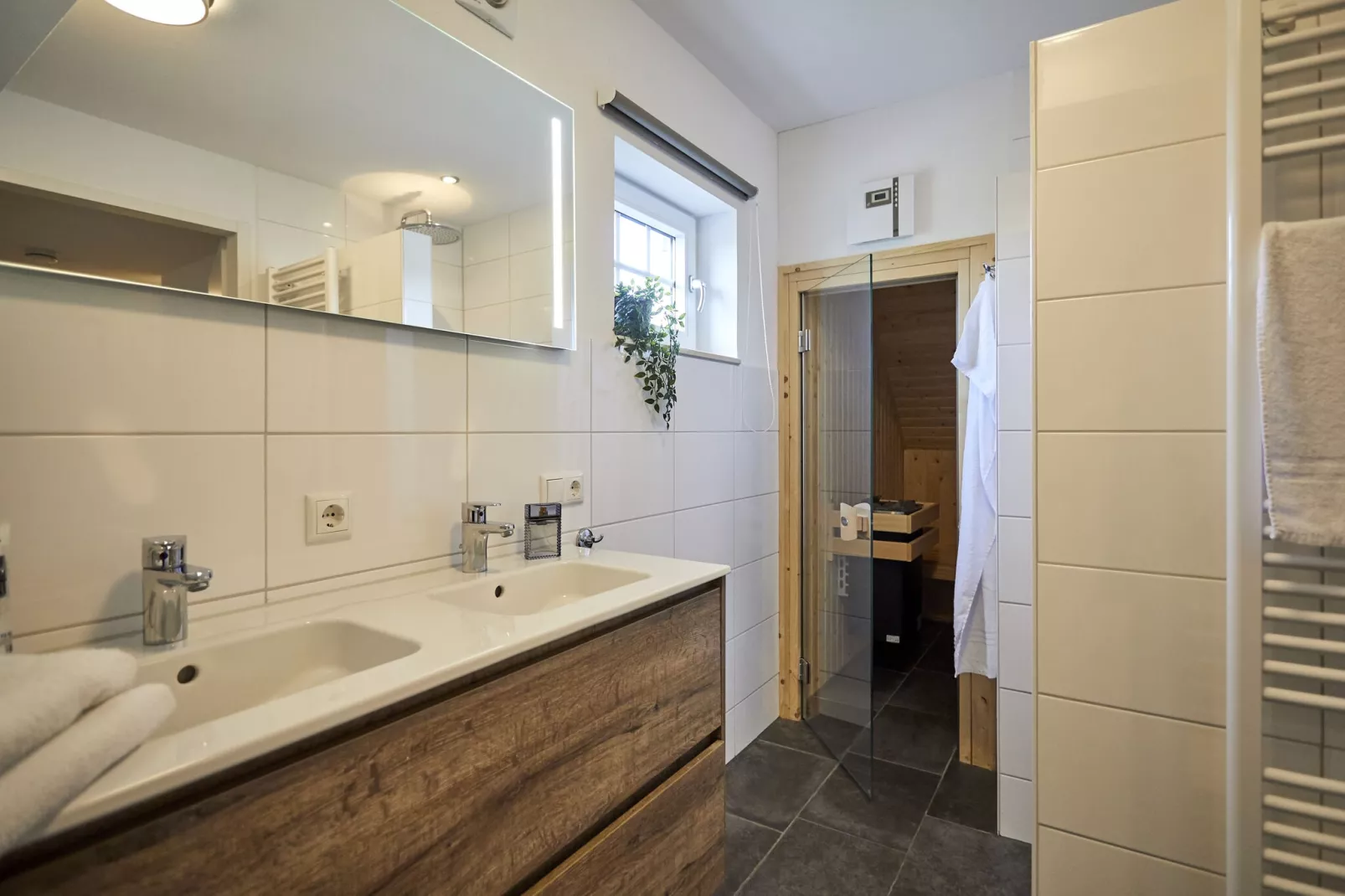 Buitenhof De Leistert 6-Badkamer
