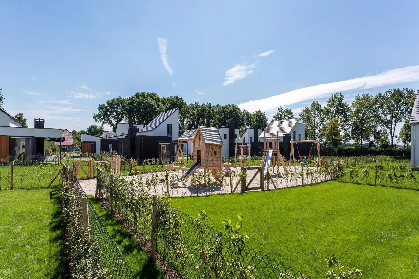 Buitenhof De Leistert 22-Uitzicht zomer