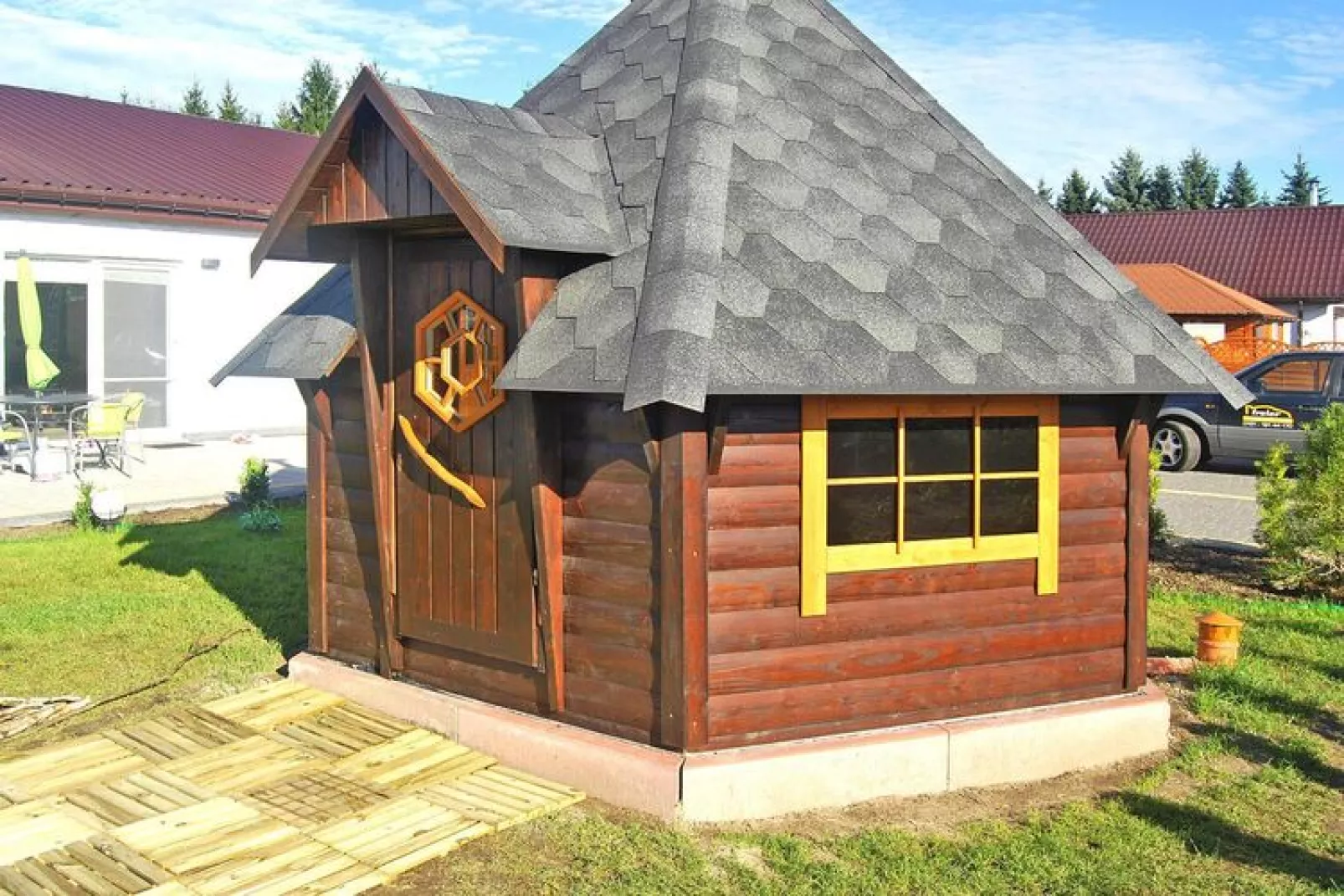 Dom wakacyjny z basenem dla 16 osób Sieciemin-Buitenkant zomer