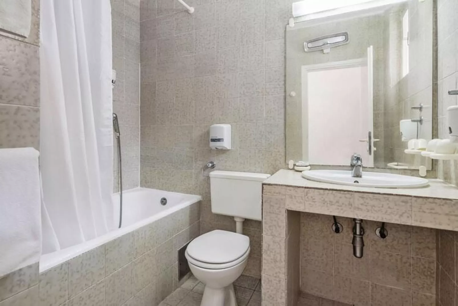 Apartments Fontana Resort Jelsa- Deluxe one bedroom apartment suite 2&2 - 68 qm 4 Pers-Badkamer