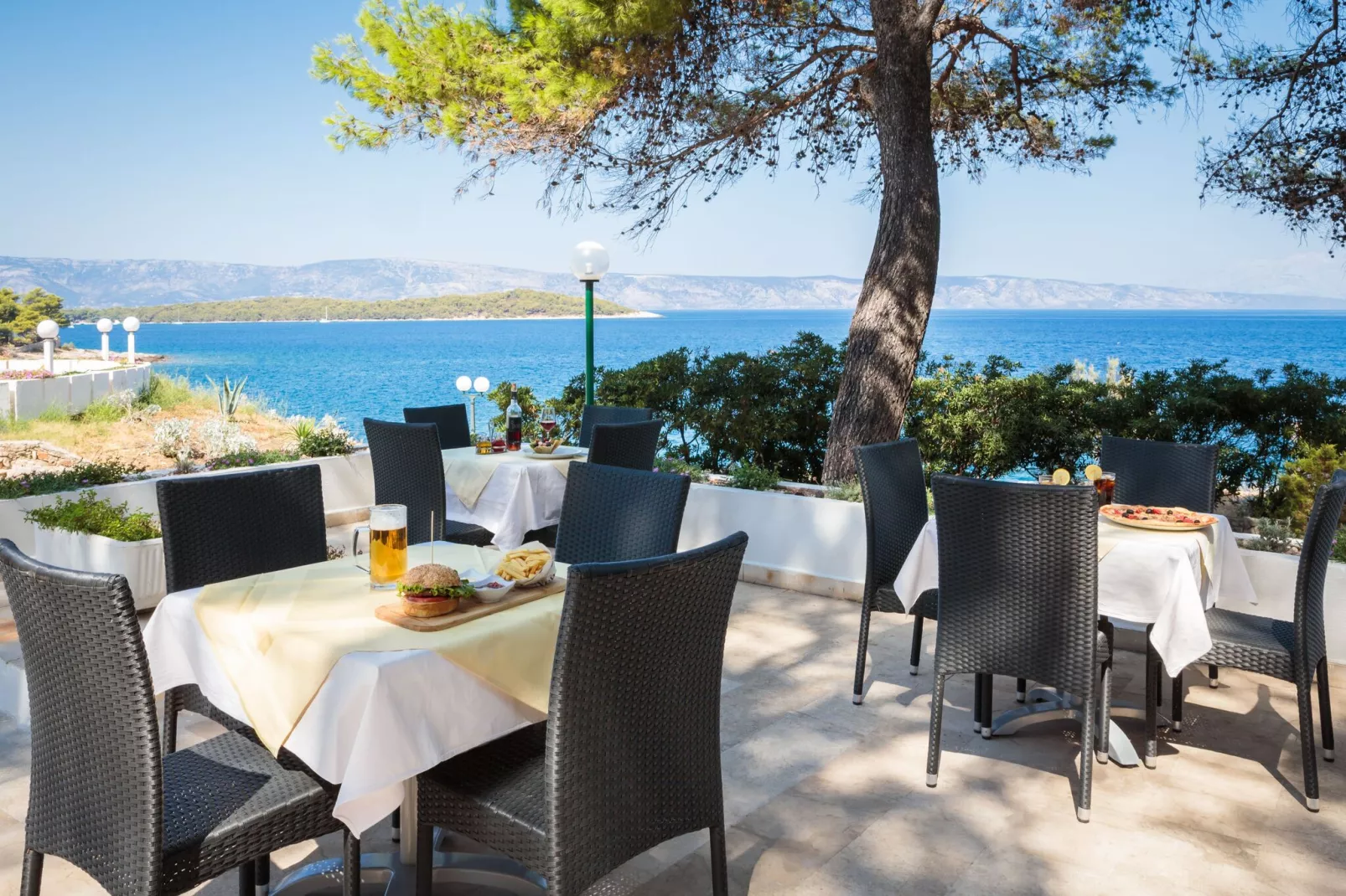 Apartments Fontana Resort Jelsa- Deluxe one bedroom apartment suite 2&2 - 68 qm 4 Pers-Parkfaciliteiten