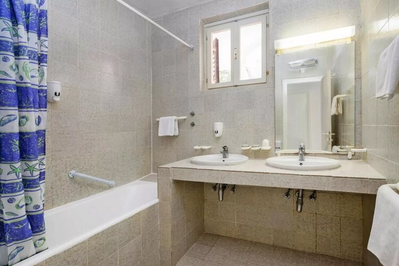 Apartments Fontana Resort Jelsa - One-bedroom Vintage Apartment 2&2 - 46 qm 4 Pers-Badkamer