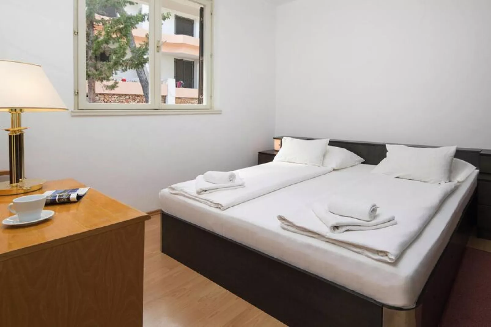 Apartments Fontana Resort Jelsa - Two-bedroom Vintage Apartment 4&2 - 65 qm - 6 Pers-Slaapkamer
