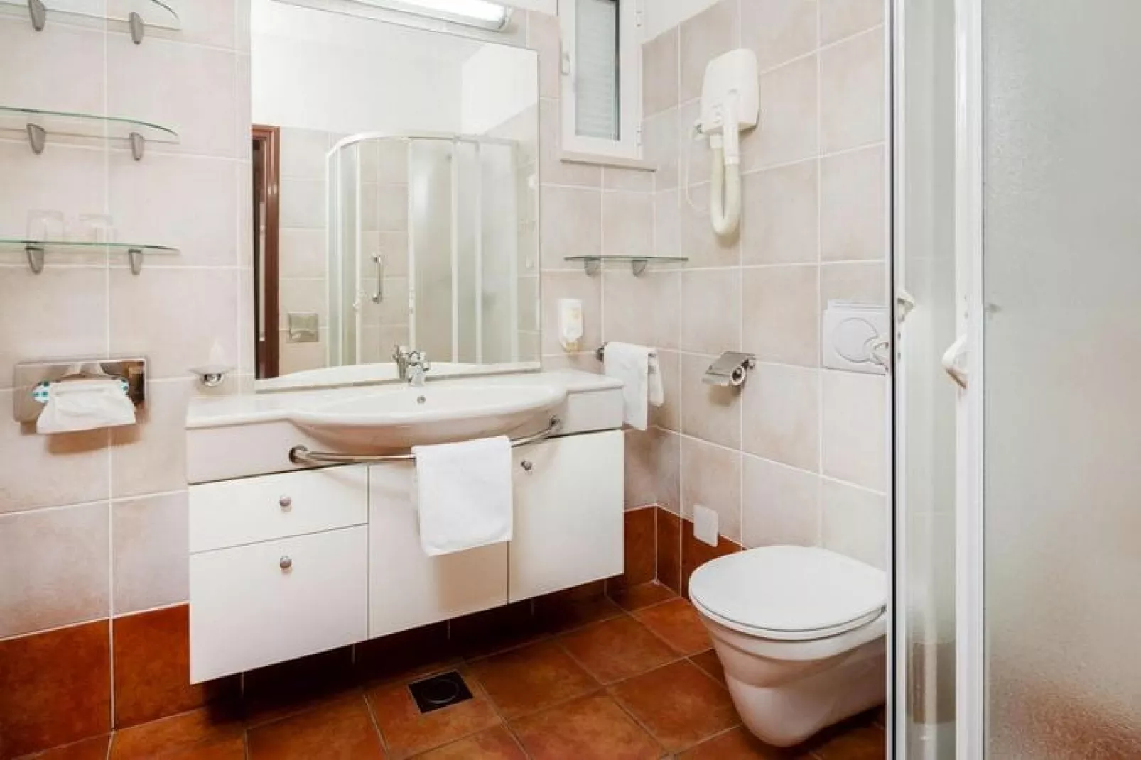 Apartments Fontana Resort Jelsa - Two-bedroom Vintage Apartment 4&2 - 65 qm - 6 Pers-Badkamer