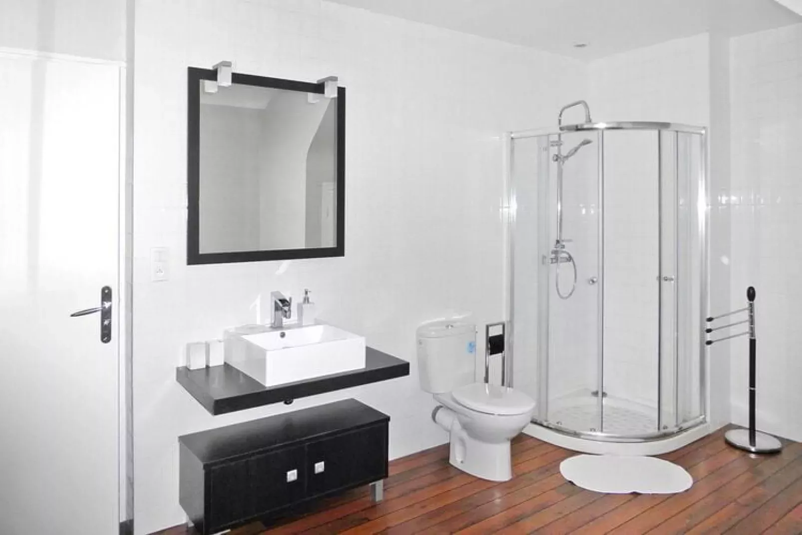 Holiday home in Perros-Guirec-Badkamer