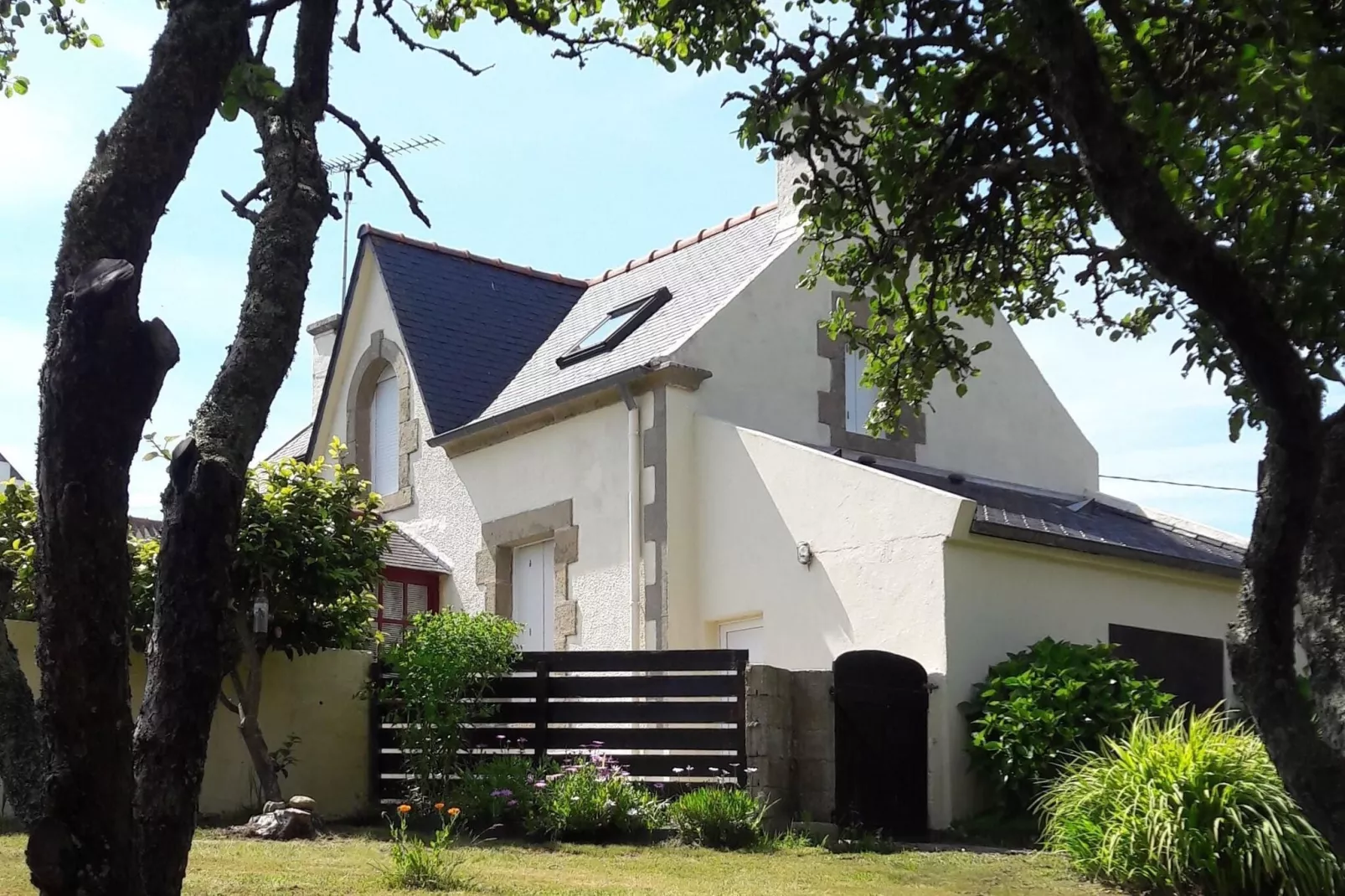 Holiday home Plogoff-Buitenkant zomer