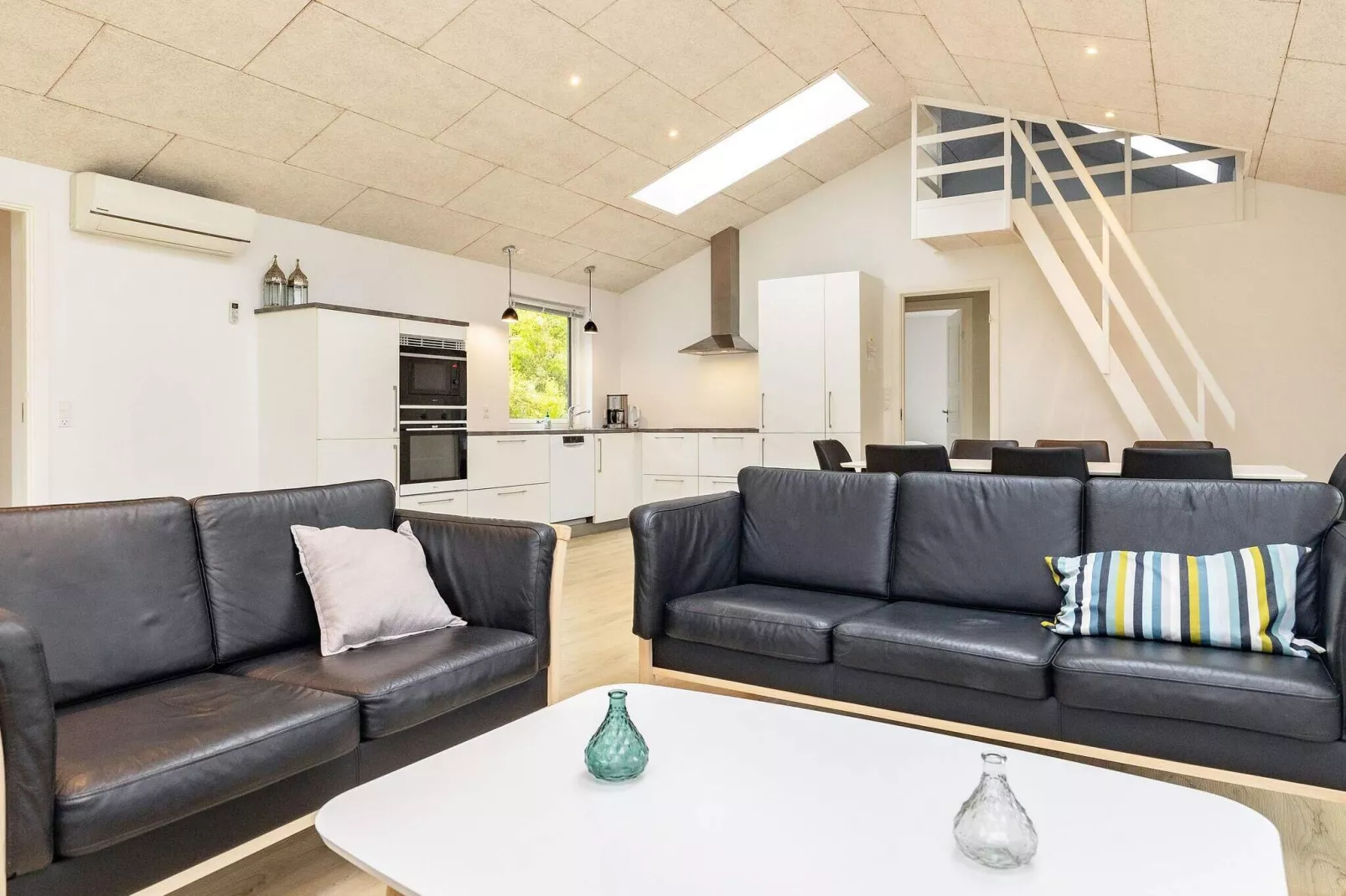 Luxe Spa Retreat bij het strand -- By Traum Ferienwohnungen-Binnen