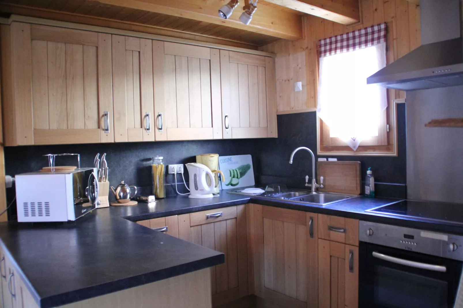 Moderne vakantiehuis in Châtel met balkon-Keuken