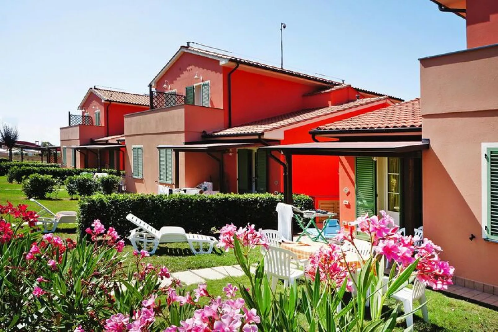 Holiday residence Rosa dei Venti Type Bilocale 3 piano terra grecale-Buitenkant zomer