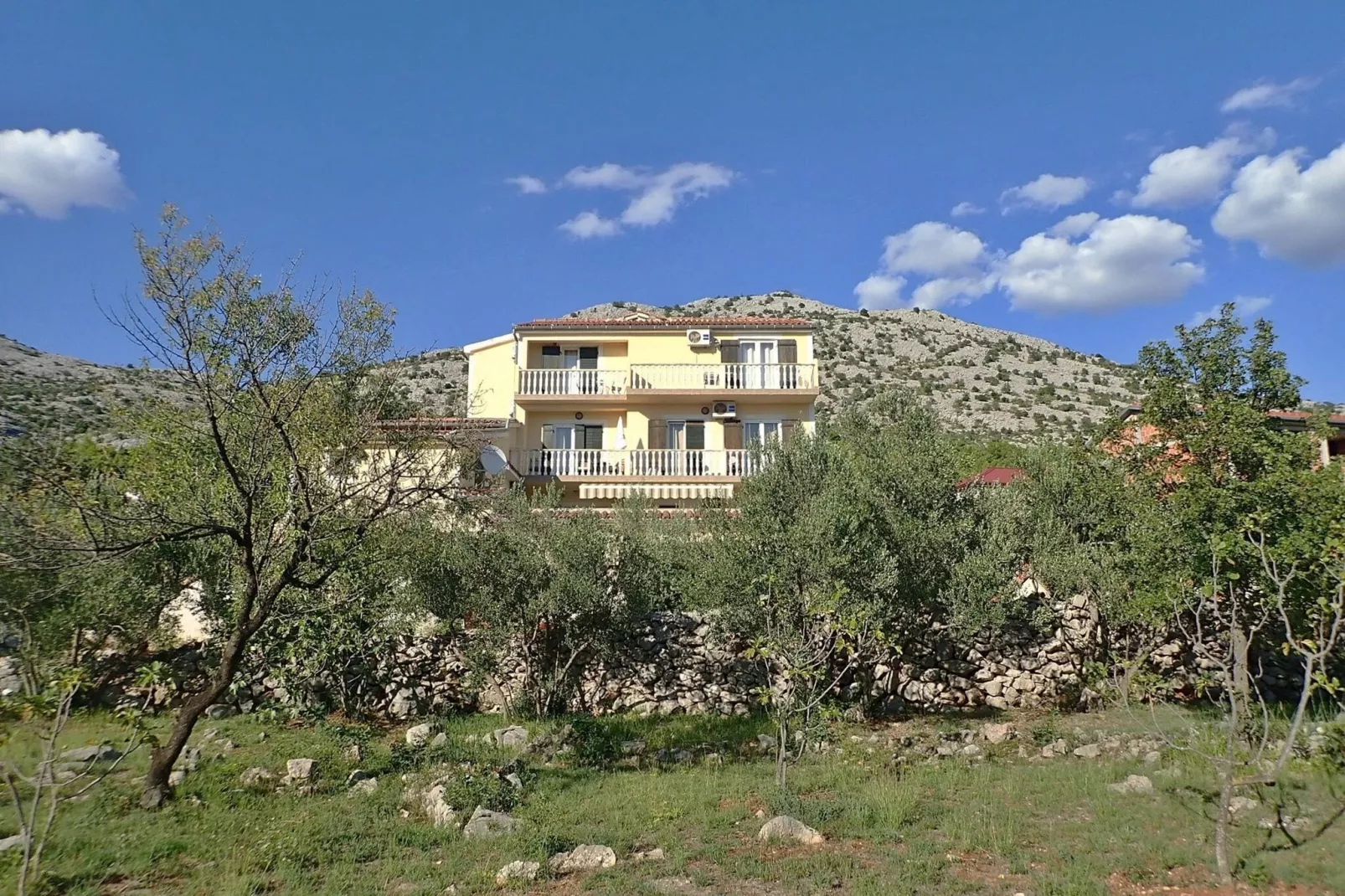 Apartments Grande Vista Starigrad PaklenicaSD62 A-03 8 Pers-Buitenkant zomer
