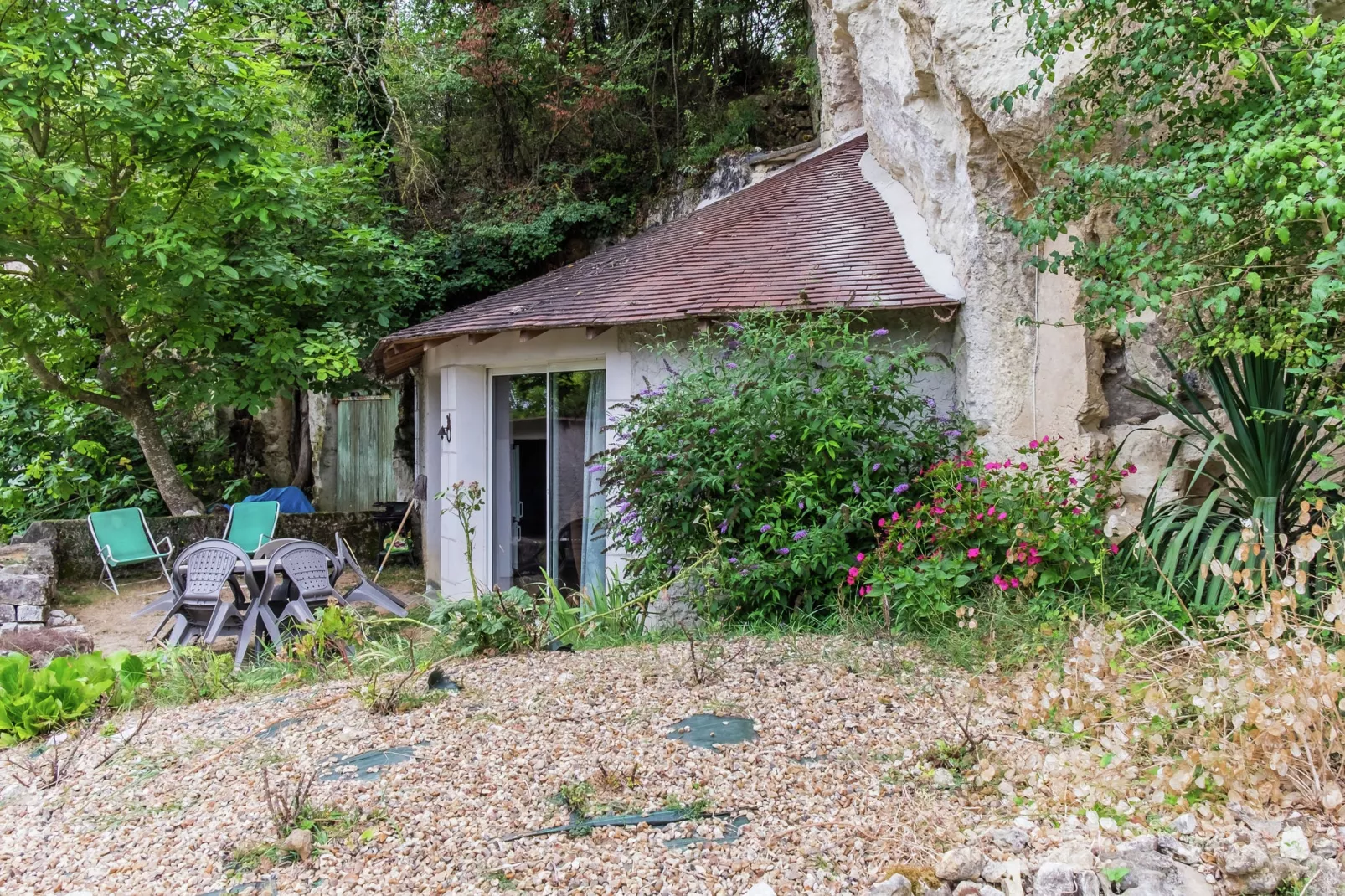 Maison troglodyte - La Tour-Buitenkant zomer