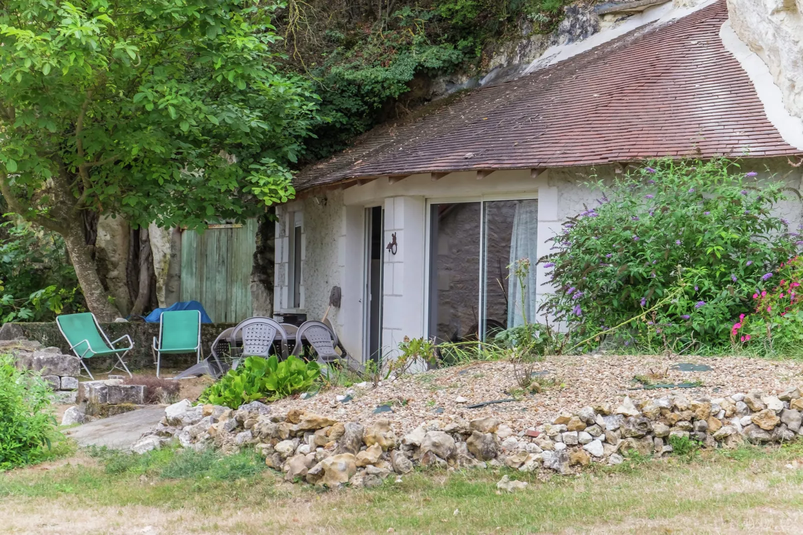 Maison troglodyte - La Tour-Tuinen zomer