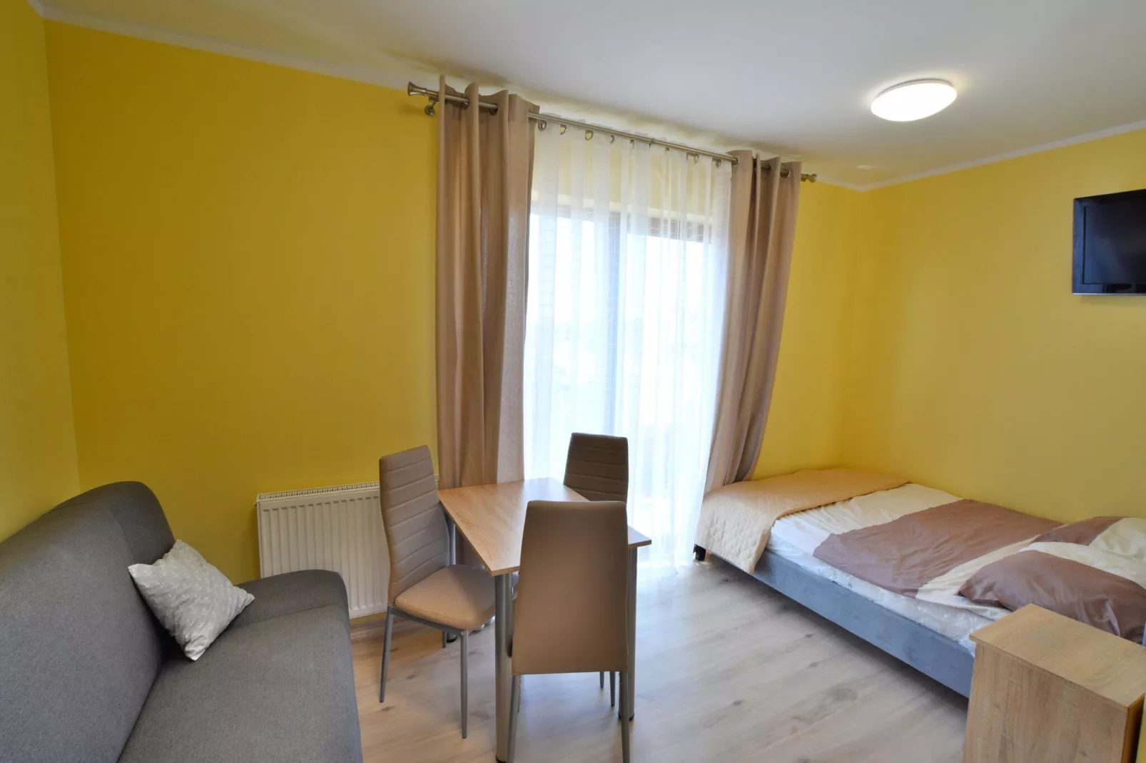 Pokój 3-osobowy na poddaszu Sarbinowo-Woonkamer