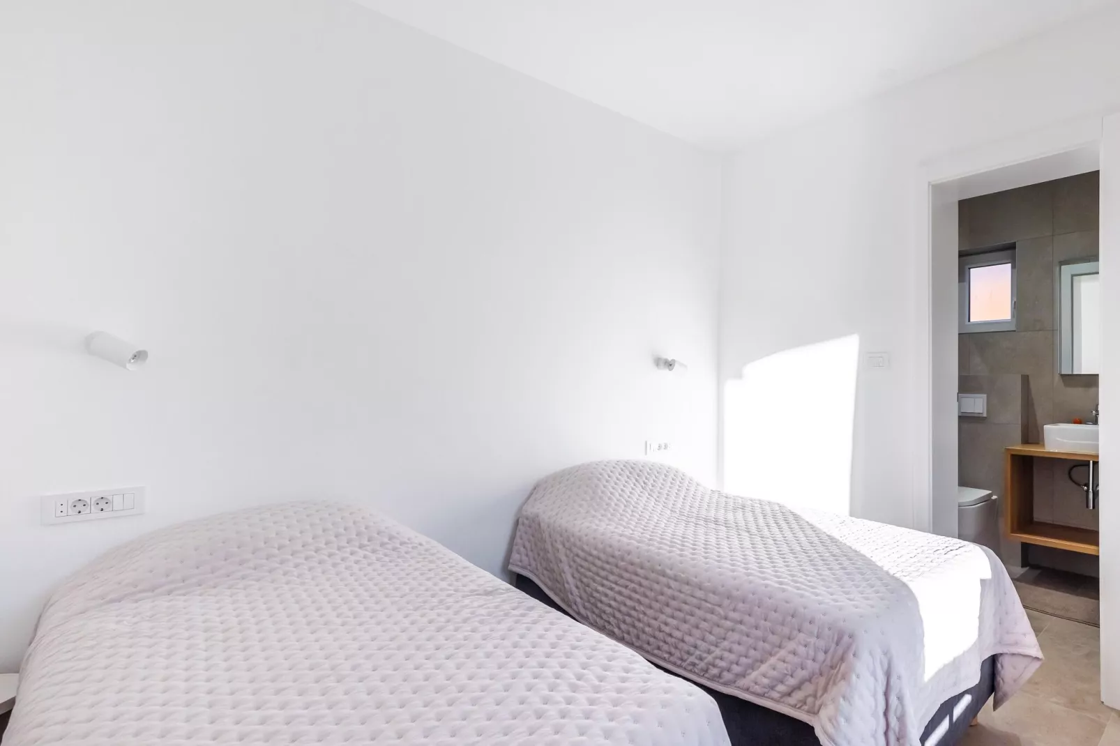 Vakantiehuis in Bilice met zwembad - Slaapkamer