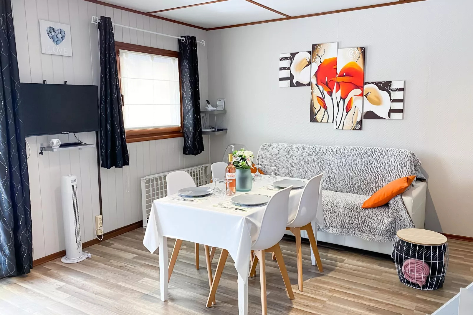 Domaine Les Tamaris et Les Portes du Soleil Portiragnes // Maison confort  2 chambres 6 pers-Woonkamer