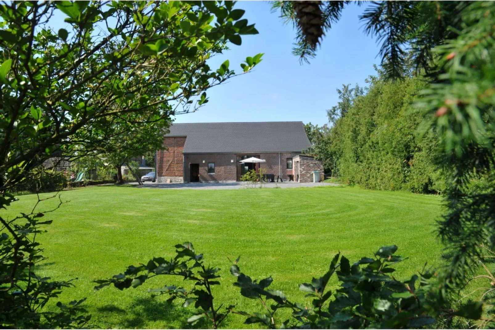 Chez Robert-Buitenkant zomer