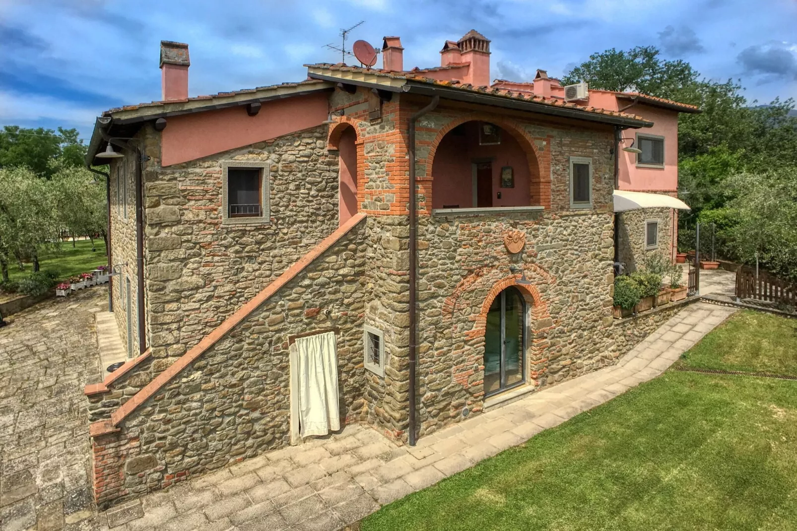 Podere Campiglia-Buitenkant zomer