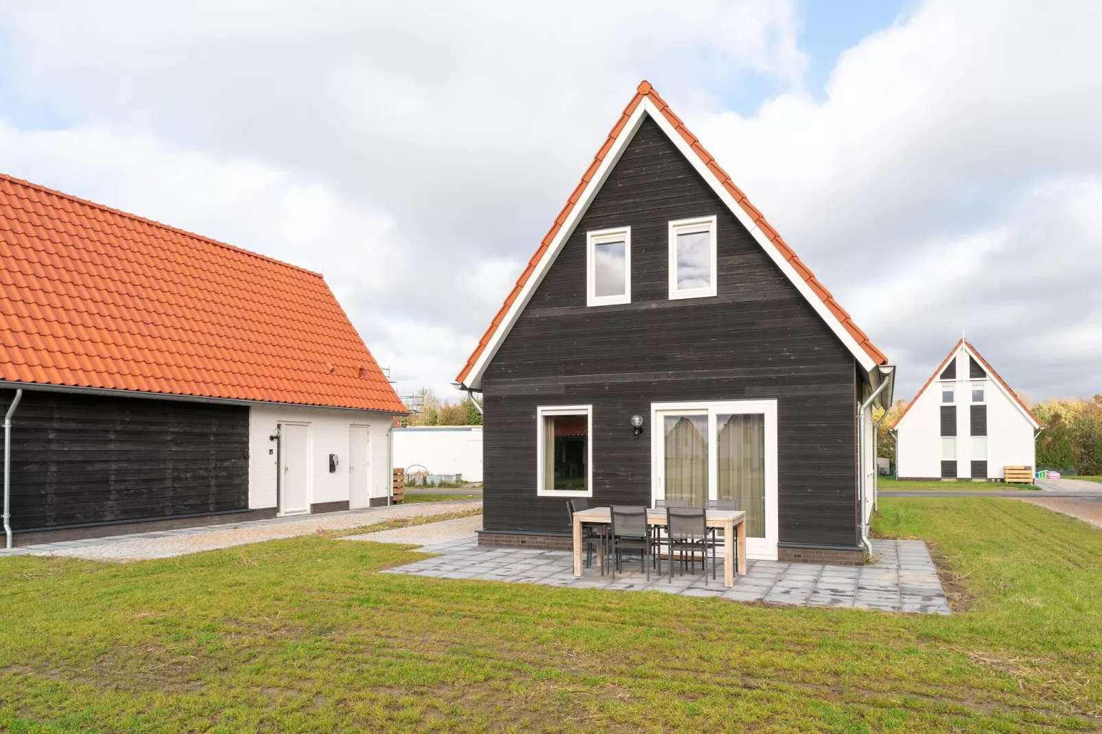 De Lepelaar Huis Nr 13-Buitenkant zomer