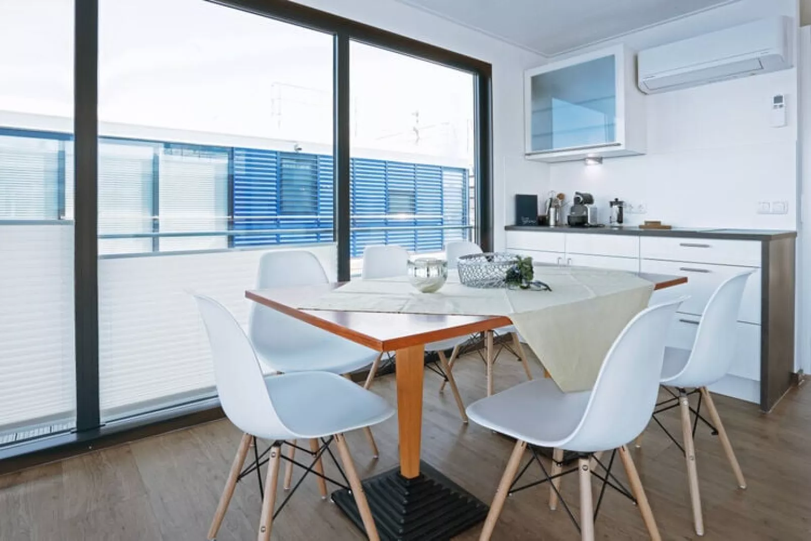 Floating 44 - LP 6 / 4 Personen-Keuken