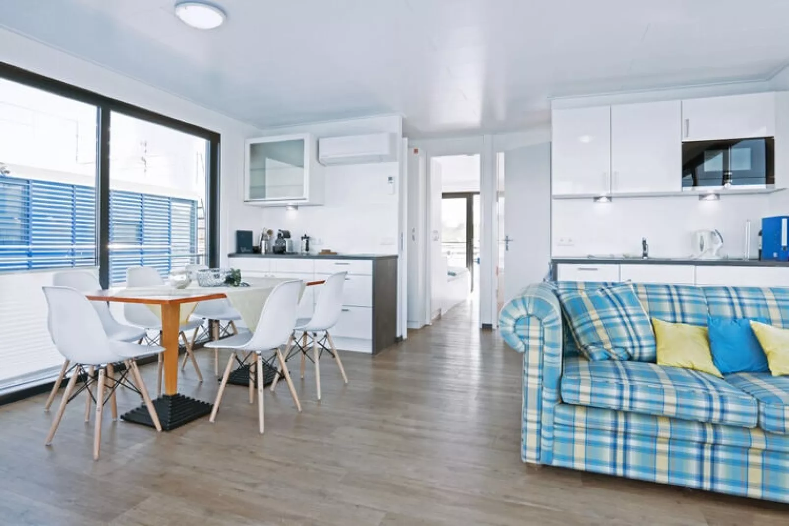 Floating 44 - LP 6 / 4 Personen-Keuken