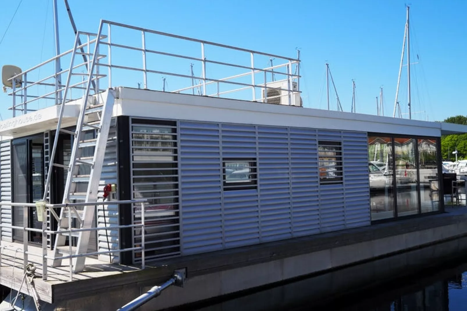 Hausboot Family & Friends LP2 / 3 Personen-Buitenkant zomer