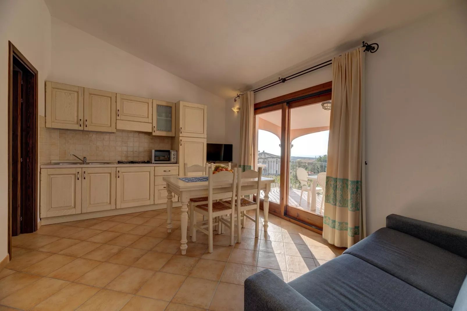 Residence Badus Badesi-Bilo 4 mit Meerblick-Woonkamer