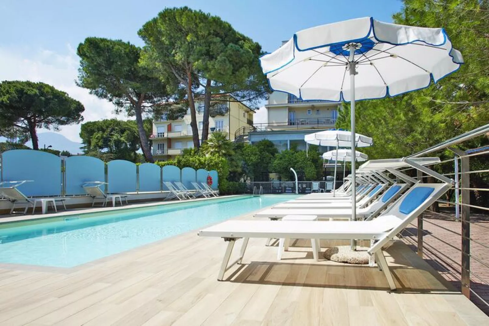 Residence Miriam Pietra Ligure-A2 Superior Plus renoviert in 2014-Zwembad