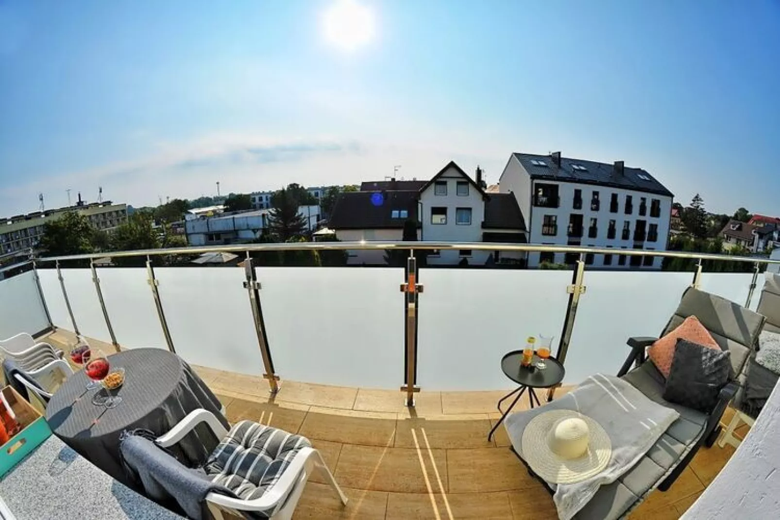 Apartament nr 6 65 qmUstronie Morskie-Terrasbalkon