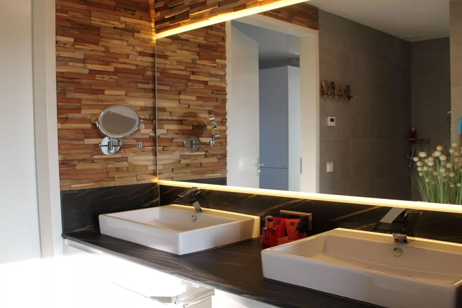 Sara's Boathouse 372-Badkamer