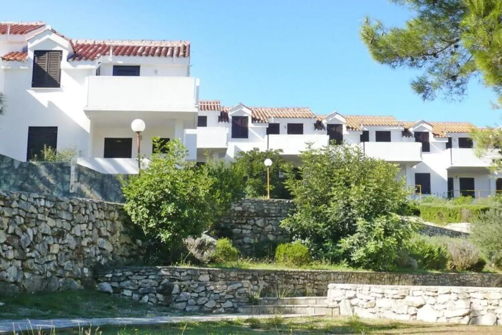 Holiday resort Jezera Village, Jezera-2-Raum-App., B2+2 New, ca. 36 qm, für 4 Pers.-Buitenkant zomer