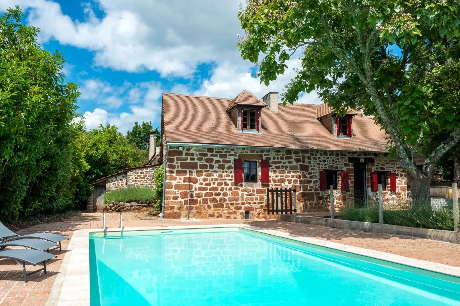 Maison Olivier 9P-Buitenkant zomer