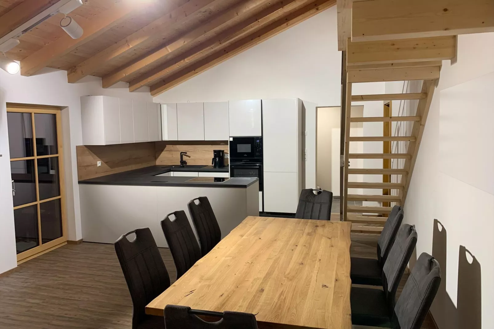 Bergappartement Schernthaner Tobadill-Eetkamer