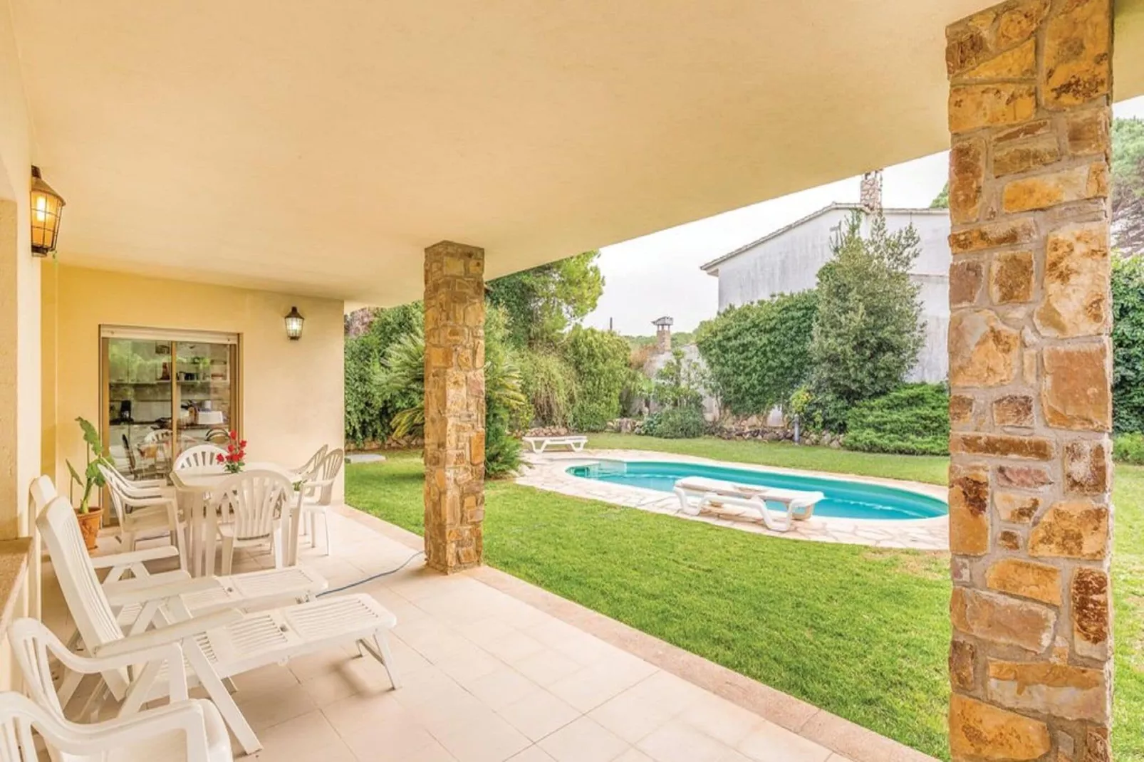 Casa con piscina y jardín L'Escala-Zwembad