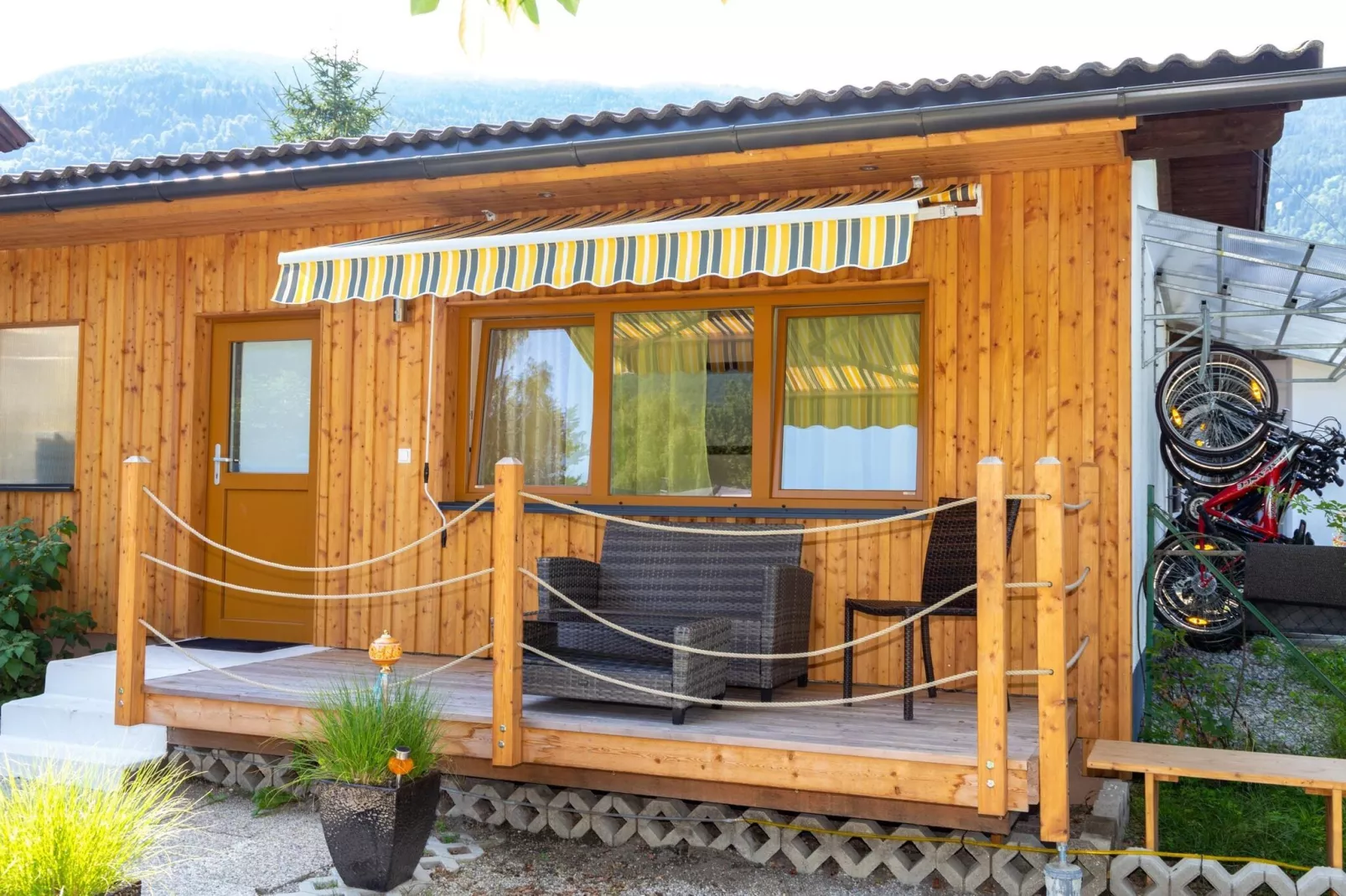 Blasge Bungalow 1-Terrasbalkon