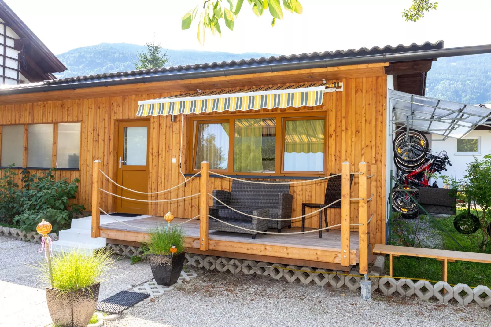 Blasge Bungalow 1-Buitenkant zomer