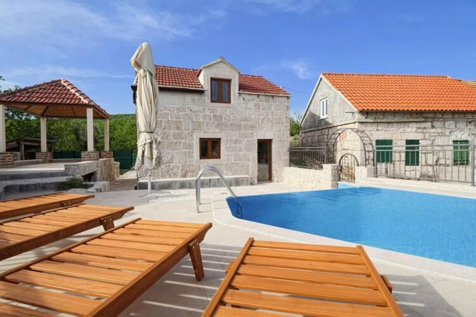 poolofhouse