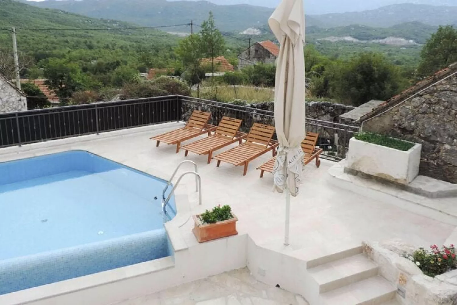 poolofhouse