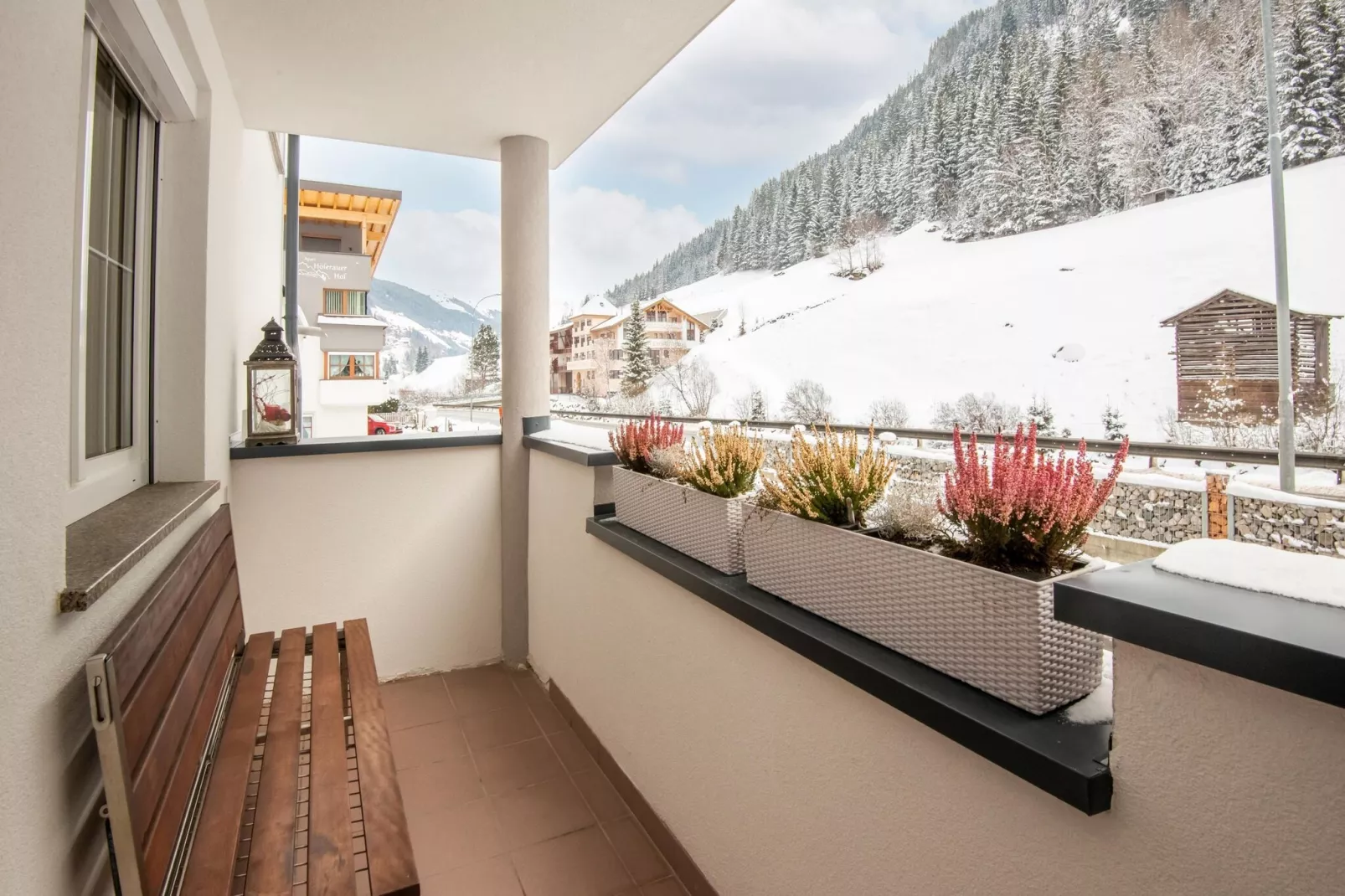 Karin Unten 8PAX-Terrasbalkon