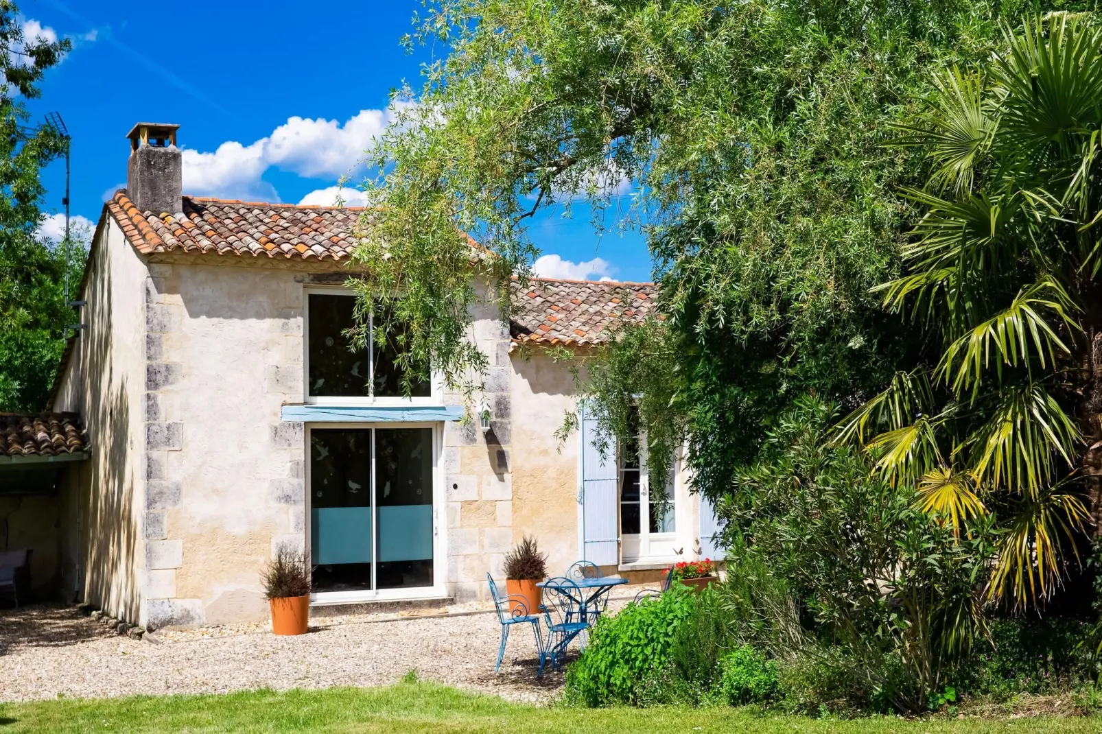Domaine de Geneviève des Vignes-Buitenkant zomer