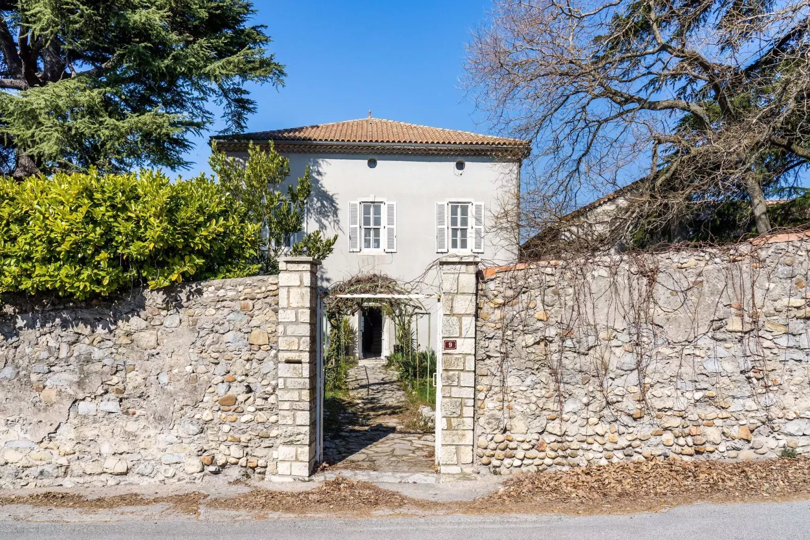 MAISON MASSANES/ BOULET-Buitenkant zomer