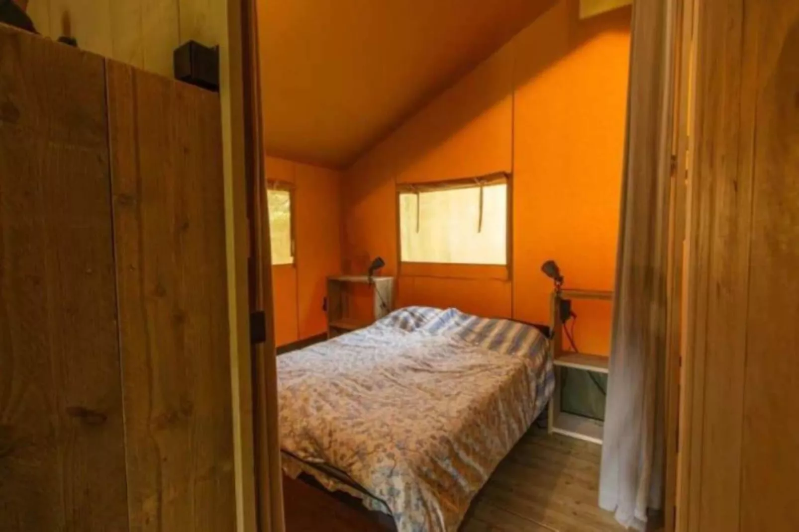 Luxe safaritent op Ameland-Slaapkamer