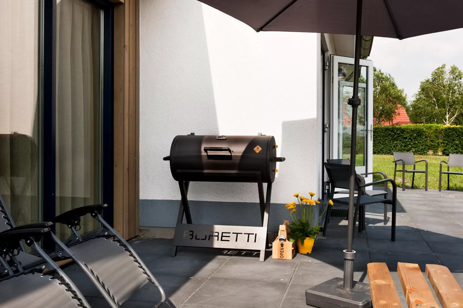 24 pers Pallertshuis Wellness de luxe met sauna en hout gestookte hottub