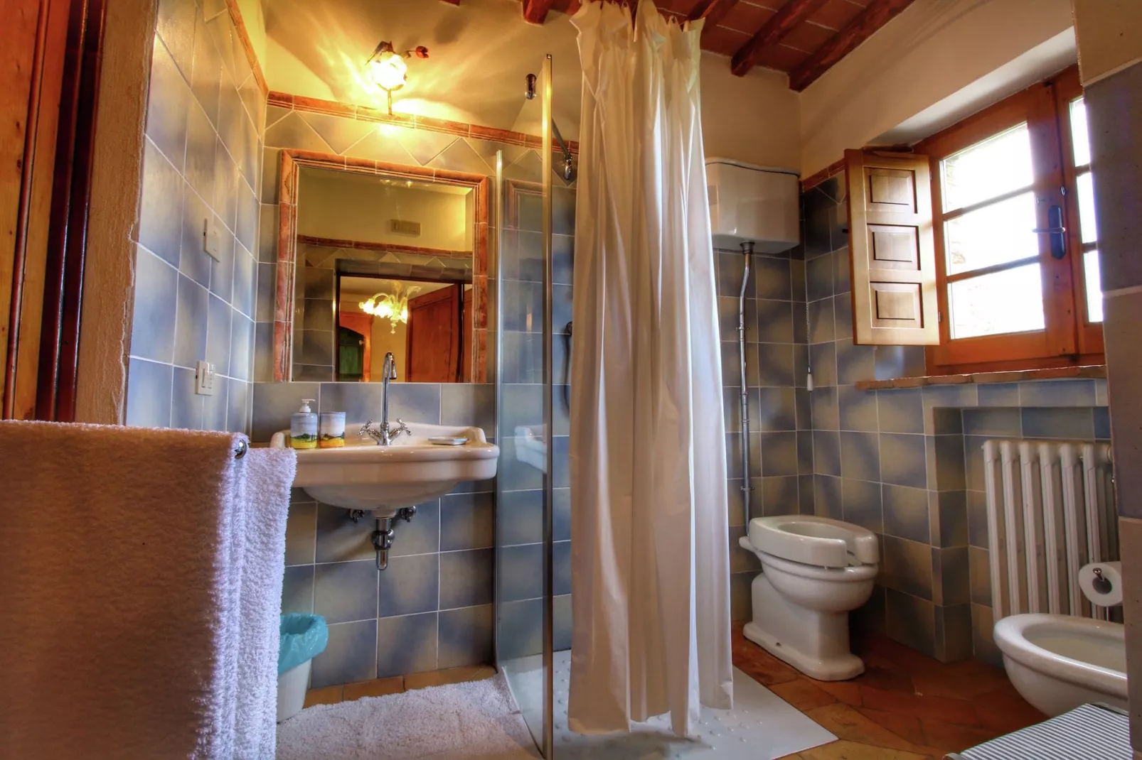 Villa Valardegna-Badkamer