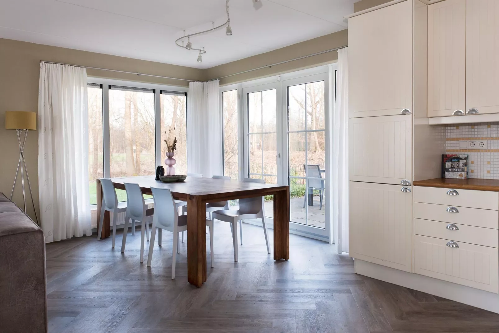 Grand Fisker Wellness de luxe met sauna buitenspa & sloep seizoensgebonden-Eetkamer