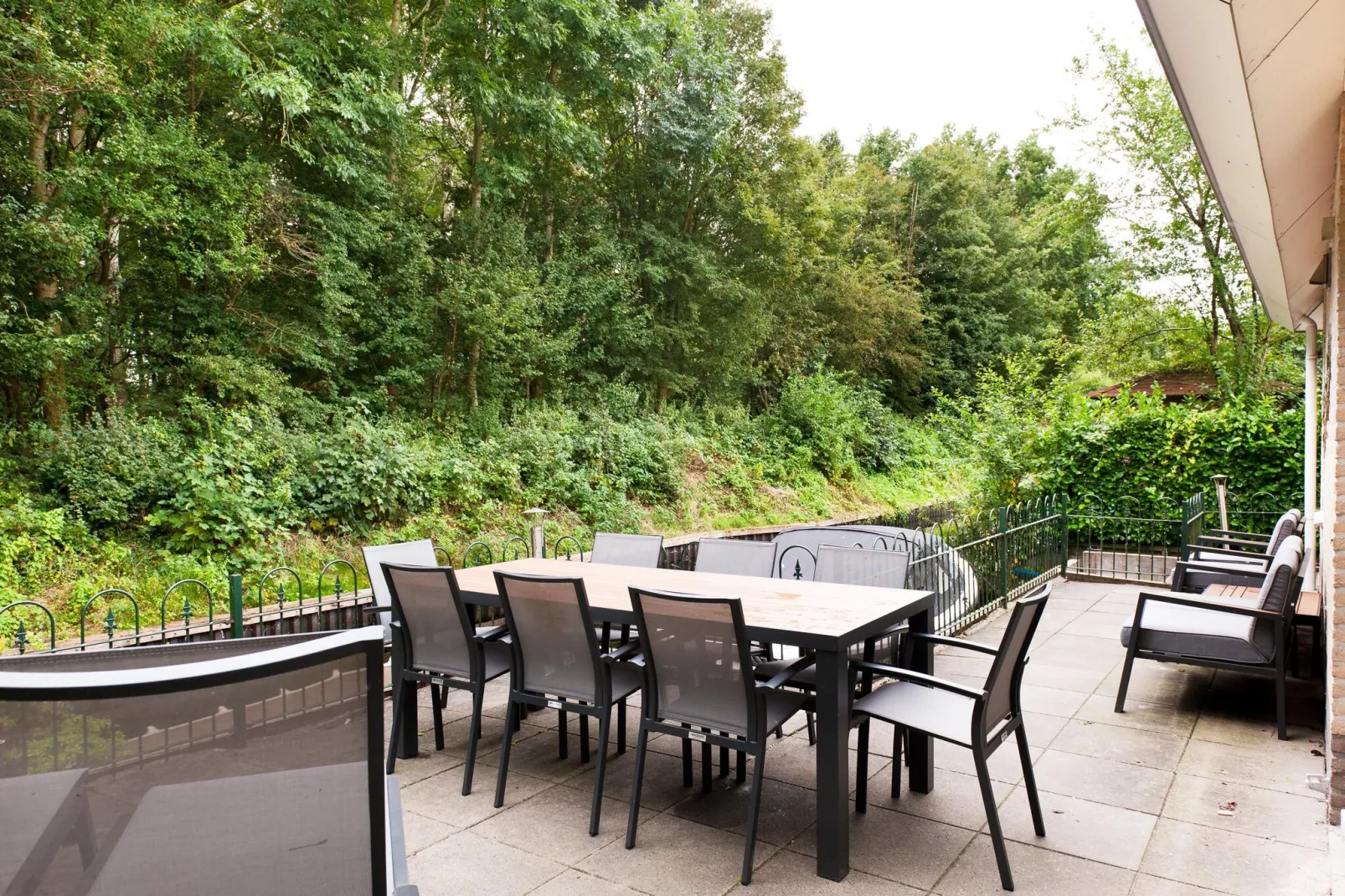 Grand Fisker Wellness de luxe met sauna buitenspa & sloep seizoensgebonden-Tuinen zomer