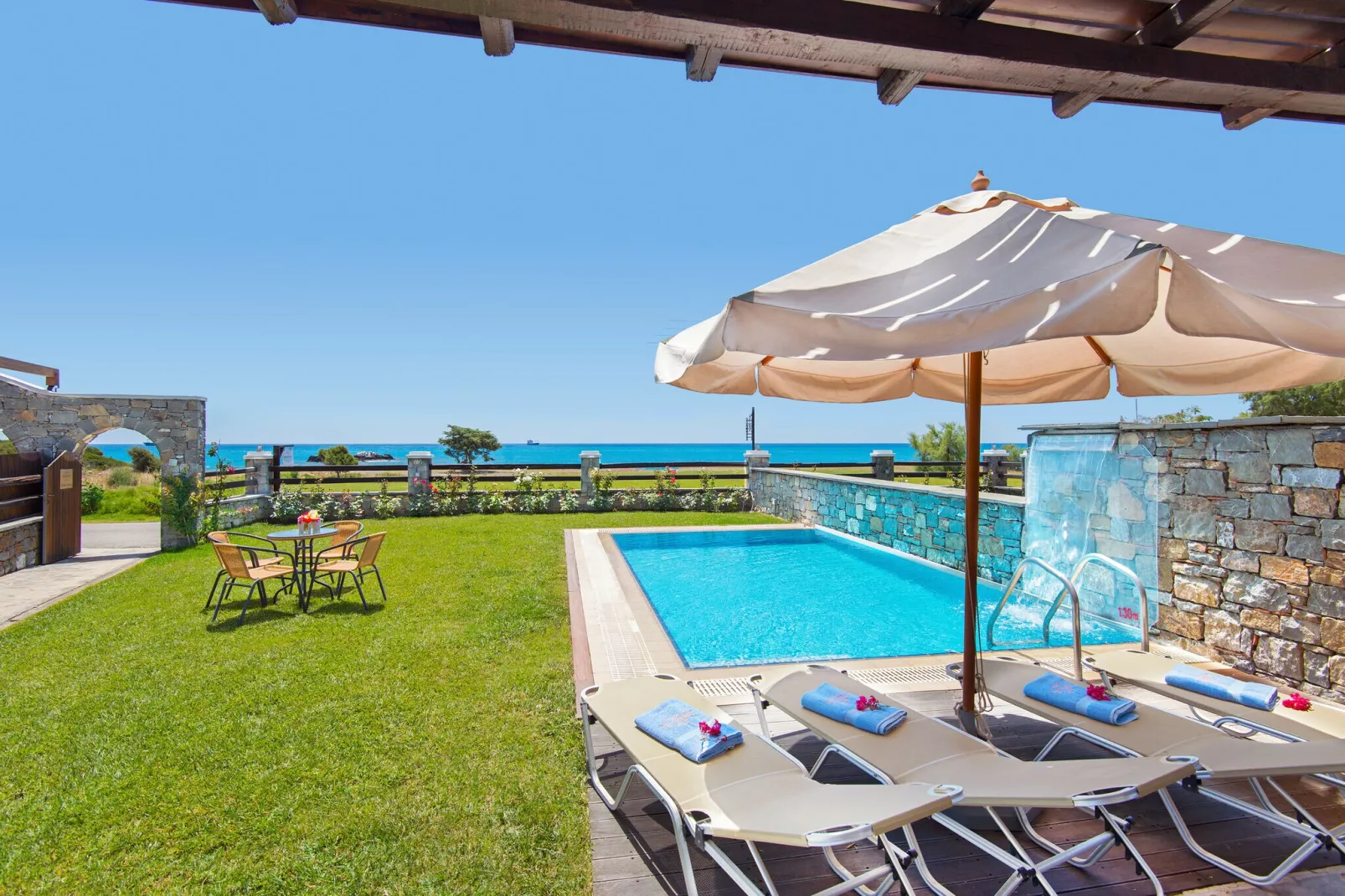 Villas Horizon Line / Villa Erato / Kiotari-Buitenkant zomer